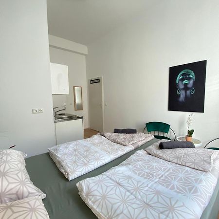 8 Fully Equipped Studio Shared Apt W Terrace Margareten Вена Экстерьер фото