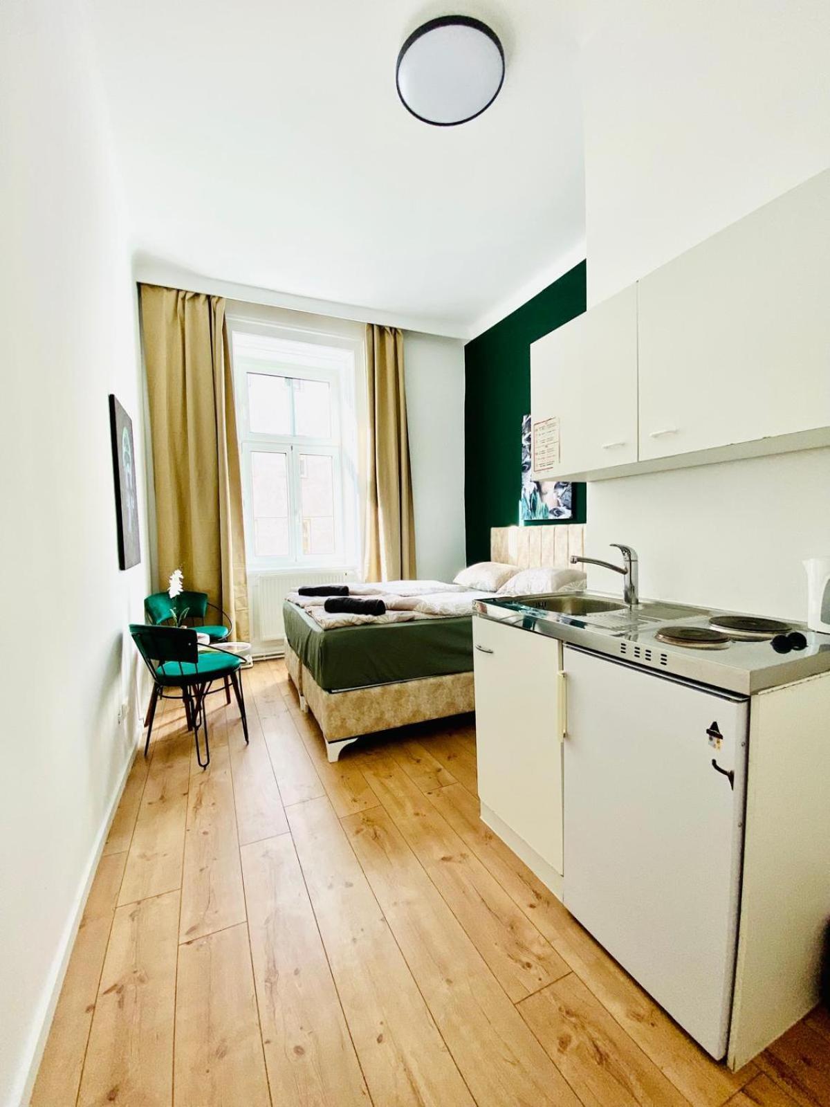8 Fully Equipped Studio Shared Apt W Terrace Margareten Вена Экстерьер фото