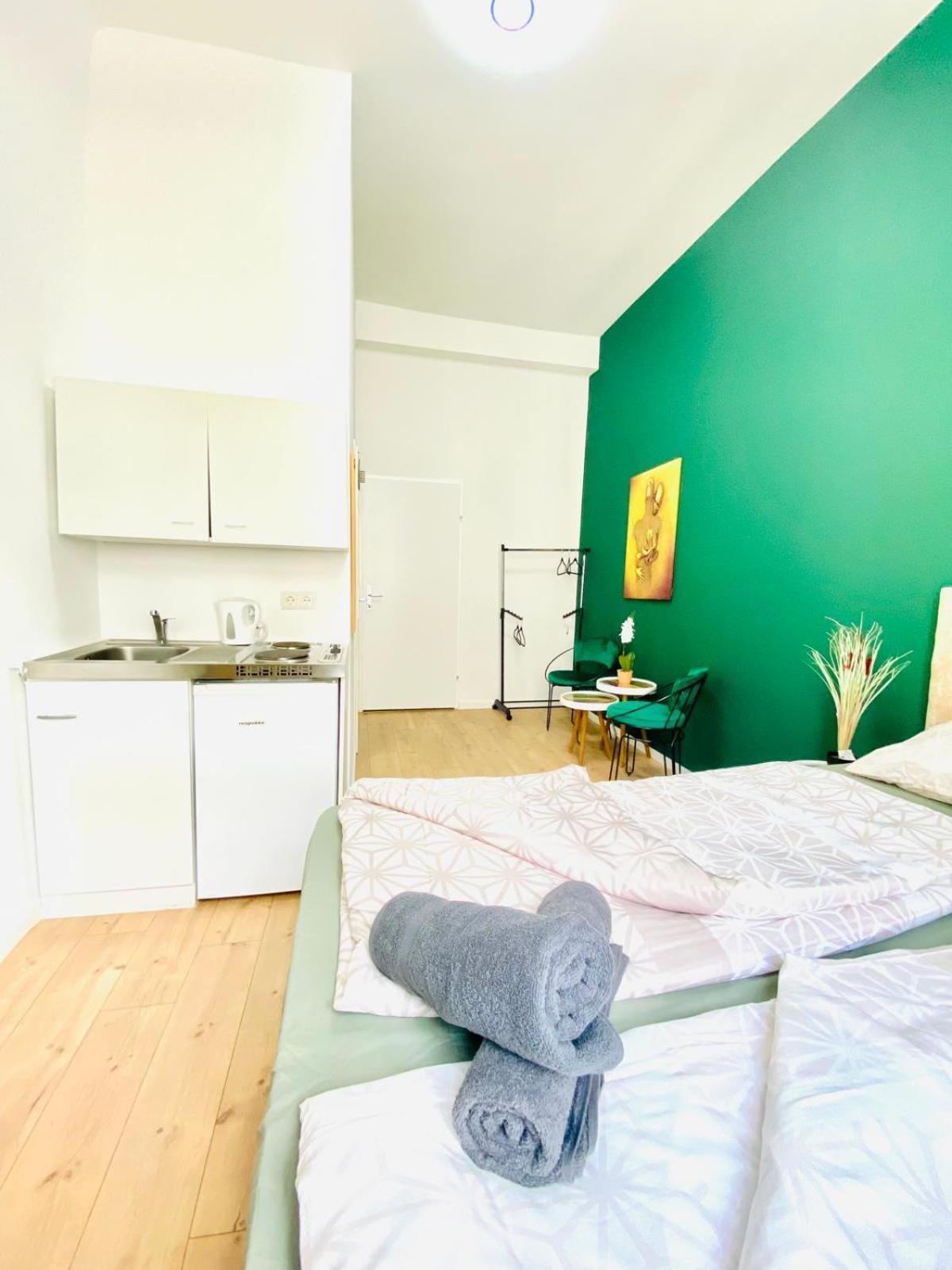 8 Fully Equipped Studio Shared Apt W Terrace Margareten Вена Экстерьер фото